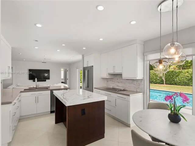 12205 SW 69th Pl, Pinecrest FL 33156