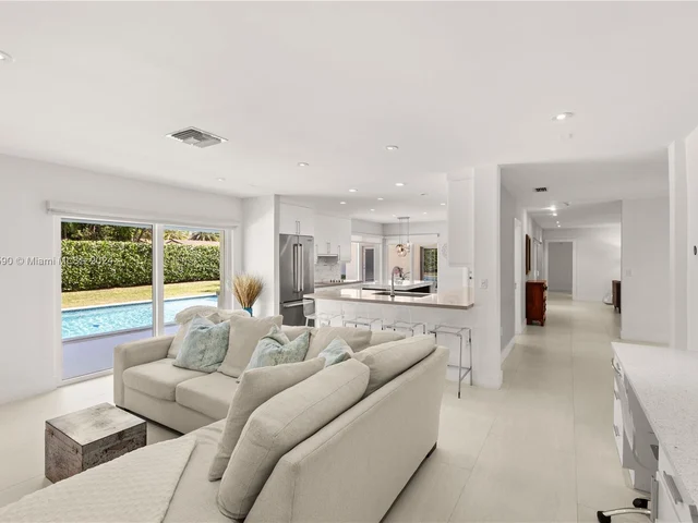 12205 SW 69th Pl, Pinecrest FL 33156