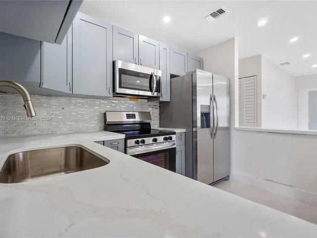 20510 NW 33rd Pl, Miami Gardens FL 33056