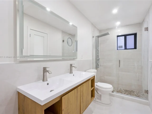 20510 NW 33rd Pl, Miami Gardens FL 33056