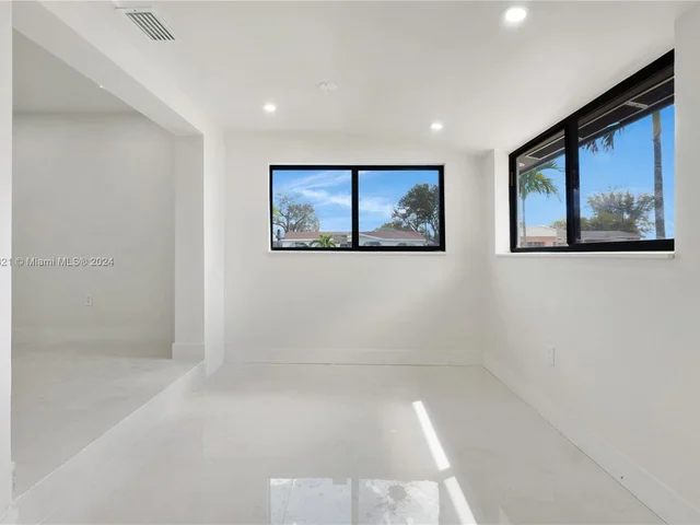 20510 NW 33rd Pl, Miami Gardens FL 33056