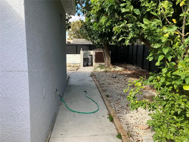 11475 SW 214th St, Miami FL 33189