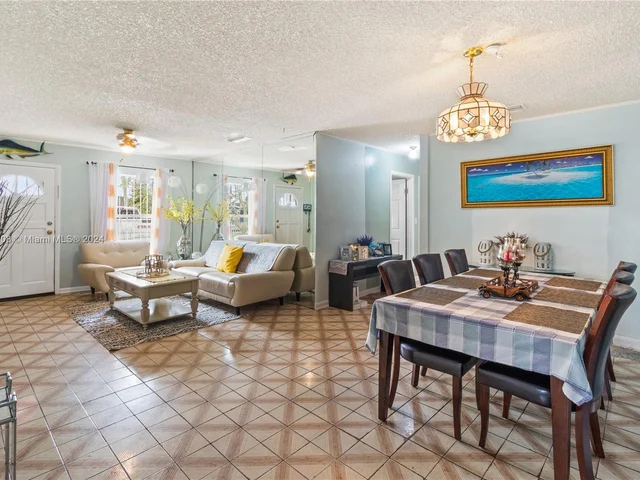 15621 SW 300th St, Homestead FL 33033