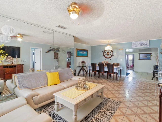 15621 SW 300th St, Homestead FL 33033