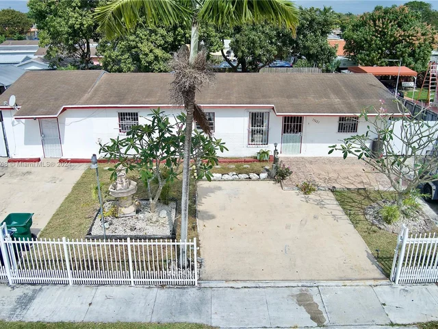 15621 SW 300th St, Homestead FL 33033