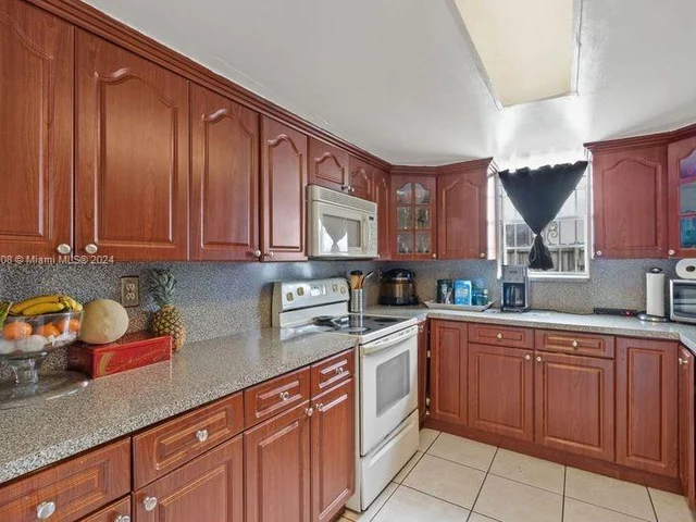 15621 SW 300th St, Homestead FL 33033