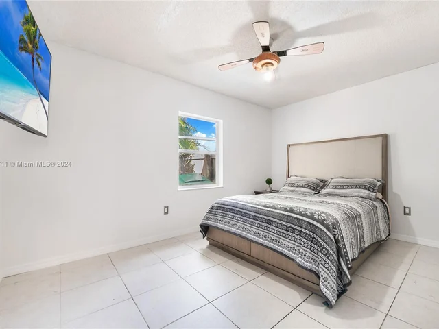 15992 SW 73rd St, Miami FL 33193