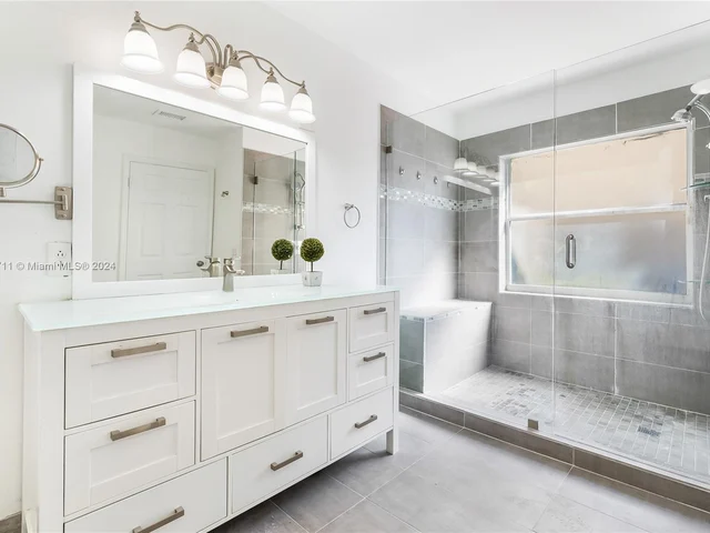 15992 SW 73rd St, Miami FL 33193