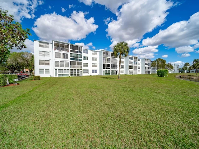 7800 NW 18th St # 208, Margate FL 33063