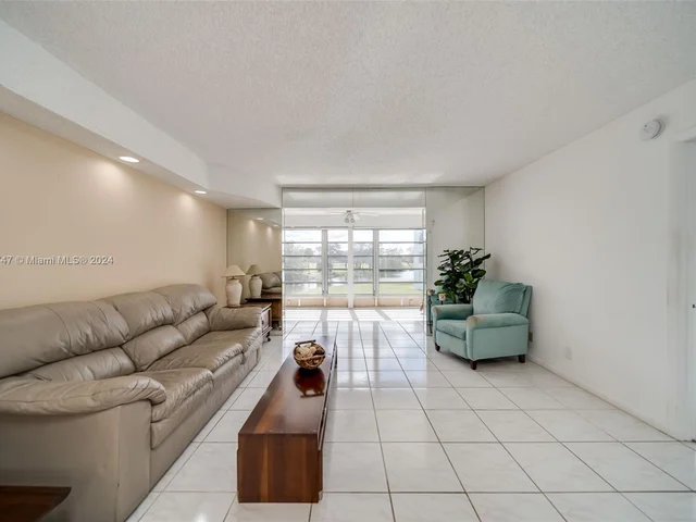 7800 NW 18th St # 208, Margate FL 33063