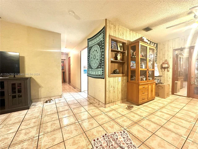 1380 W 37th St, Hialeah FL 33012