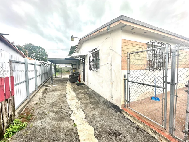 1380 W 37th St, Hialeah FL 33012