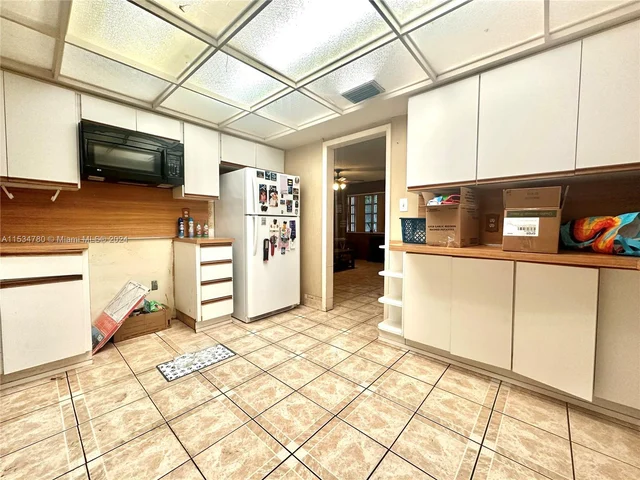 1380 W 37th St, Hialeah FL 33012