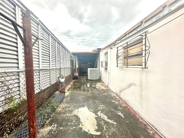 1380 W 37th St, Hialeah FL 33012