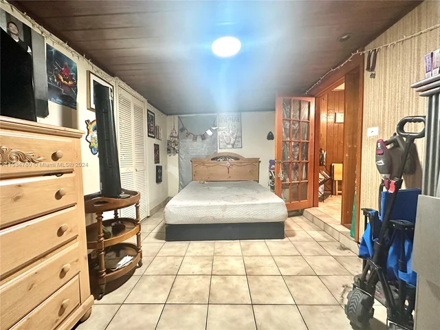 1380 W 37th St, Hialeah FL 33012