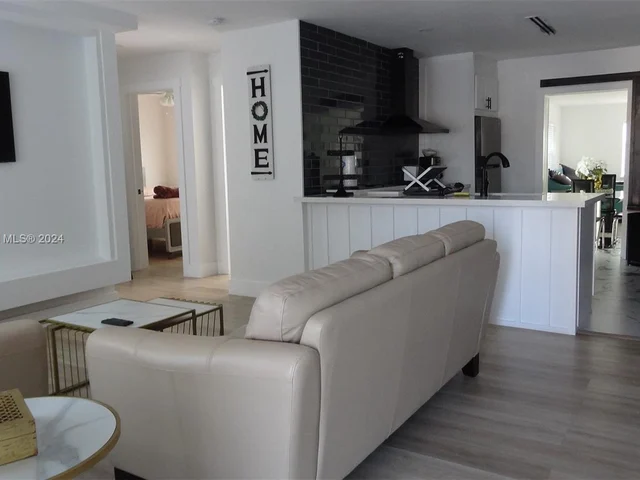 6650 Park St, Hollywood FL 33024