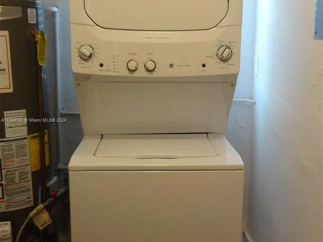 6650 Park St, Hollywood FL 33024