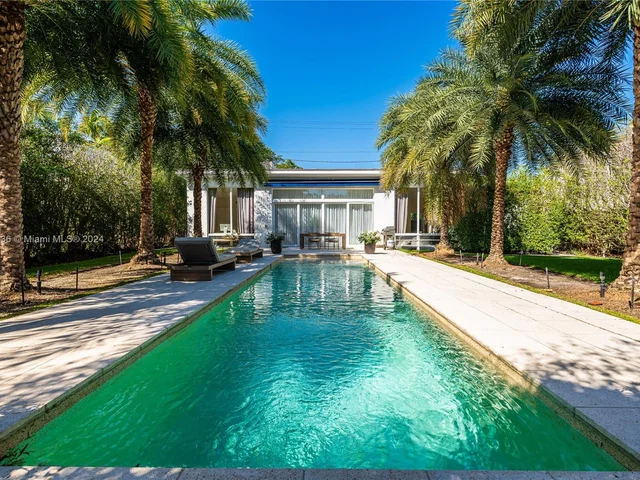 910 N Venetian Dr, Miami FL 33139