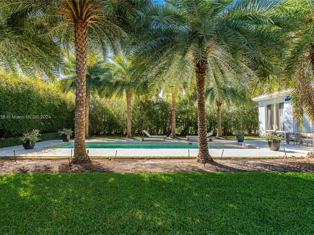 910 N Venetian Dr, Miami FL 33139