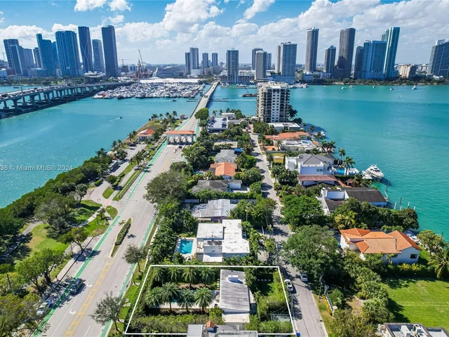 910 N Venetian Dr, Miami FL 33139