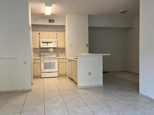 7290 NW 114th Ave # 7, Doral FL 33178