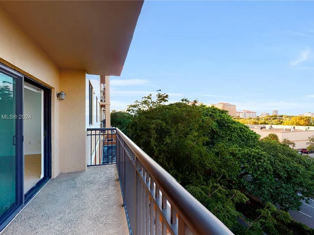 3530 SW 22nd St # 504, Miami FL 33145