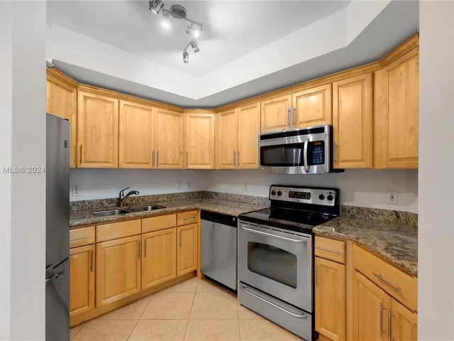 3530 SW 22nd St # 504, Miami FL 33145