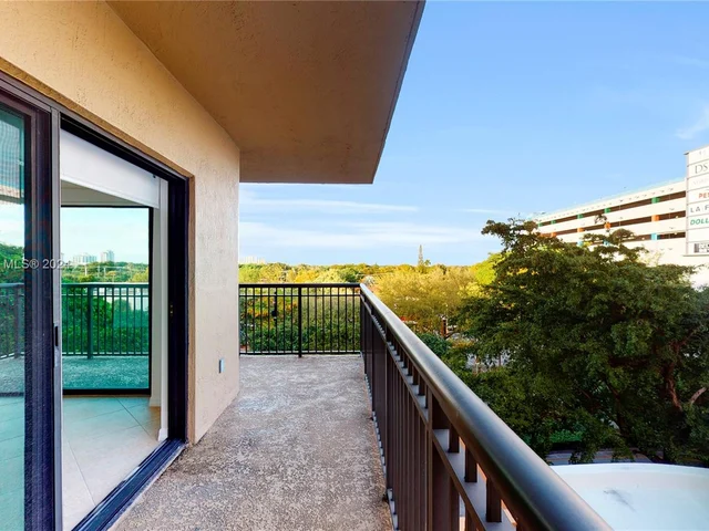 3530 SW 22nd St # 504, Miami FL 33145