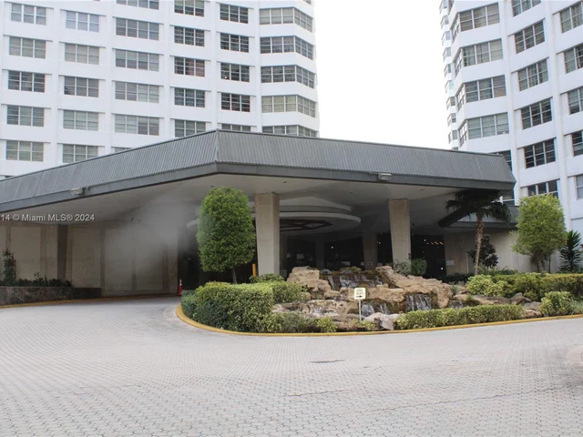 825 Brickell Bay Dr # 847, Miami FL 33131