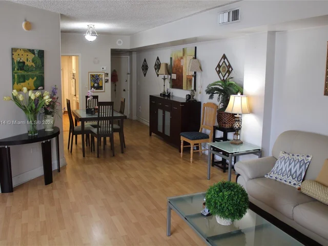 825 Brickell Bay Dr # 847, Miami FL 33131