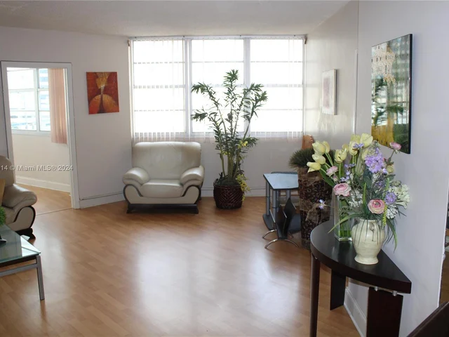 825 Brickell Bay Dr # 847, Miami FL 33131