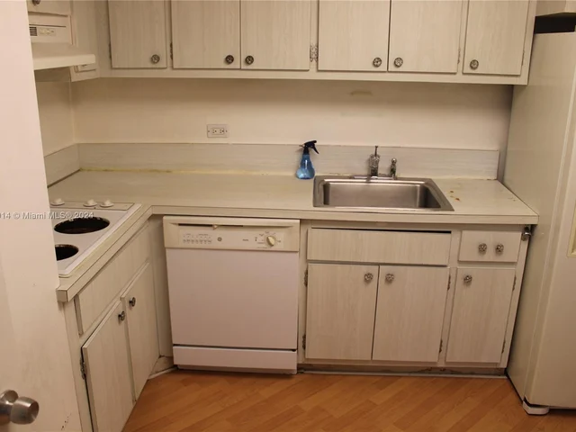 825 Brickell Bay Dr # 847, Miami FL 33131