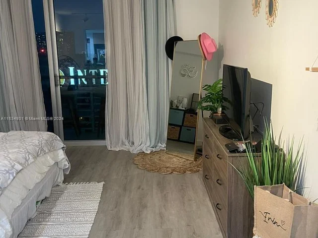 335 S Biscayne Blvd # 3906, Miami FL 33131