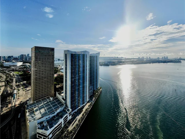 335 S Biscayne Blvd # 3906, Miami FL 33131