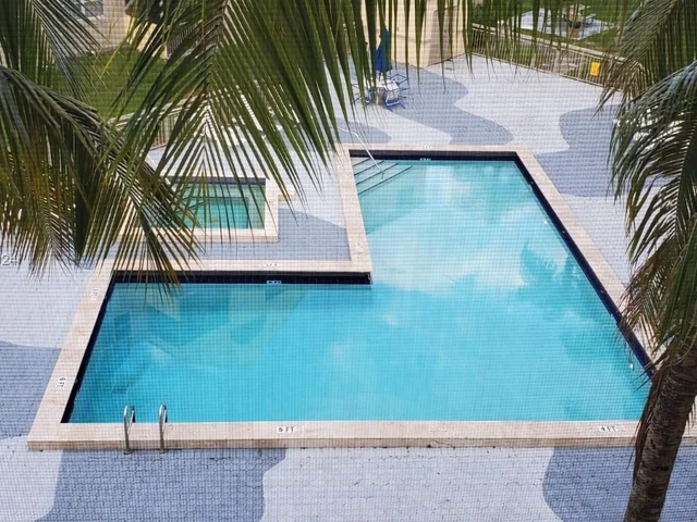 8205 Lake Dr # 405, Doral FL 33166