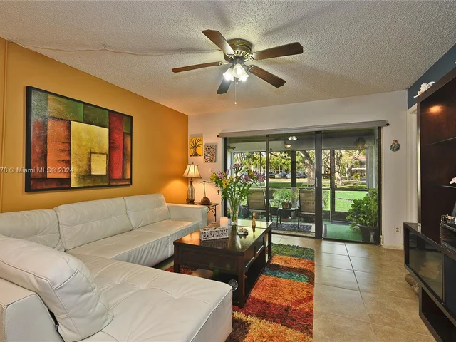 2302 S Cypress Bend Dr # 110, Pompano Beach FL 33069