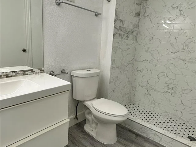 417 Vista Isles Dr # 2328, Sunrise FL 33325