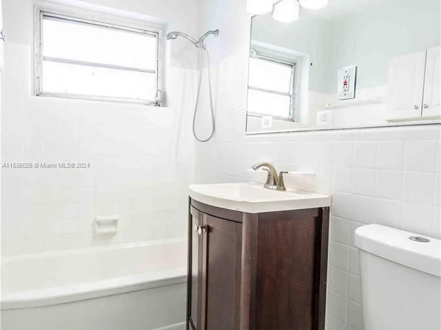 7829 Carlyle # 2, Miami Beach FL 33141