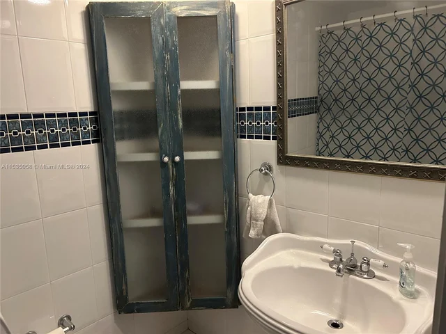 9411 SW 4th St # 202, Miami FL 33174