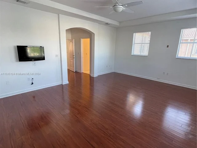 8551 NW 110th Ave, Doral FL 33178