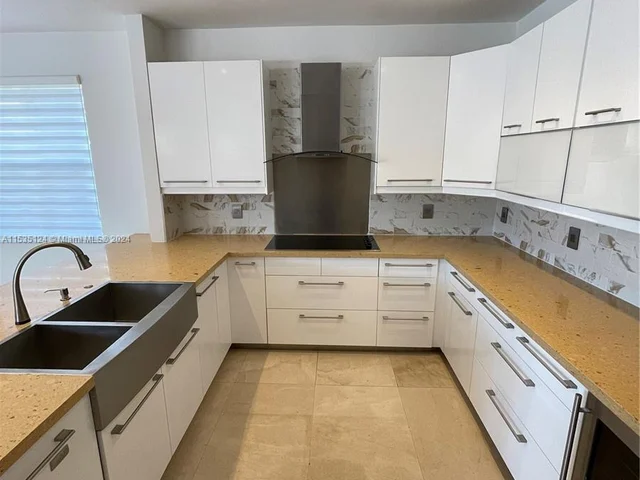 8551 NW 110th Ave, Doral FL 33178