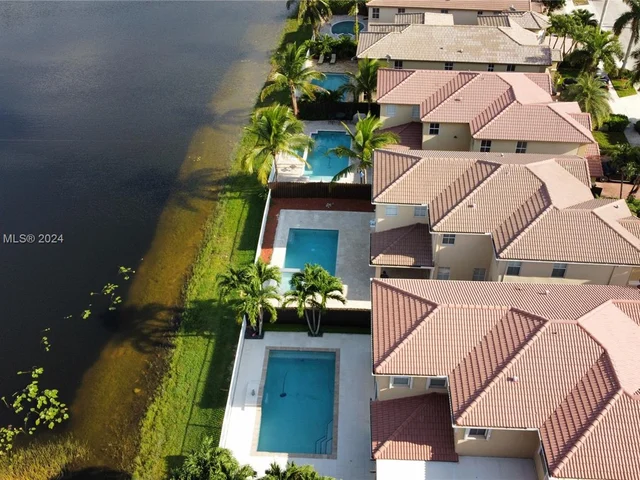 8551 NW 110th Ave, Doral FL 33178