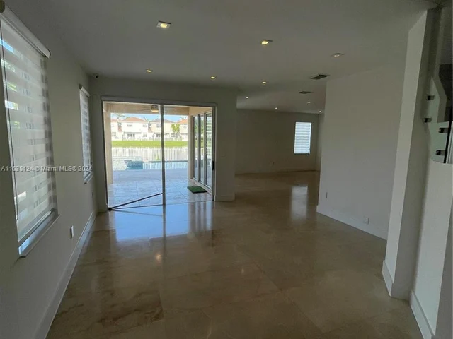 8551 NW 110th Ave, Doral FL 33178