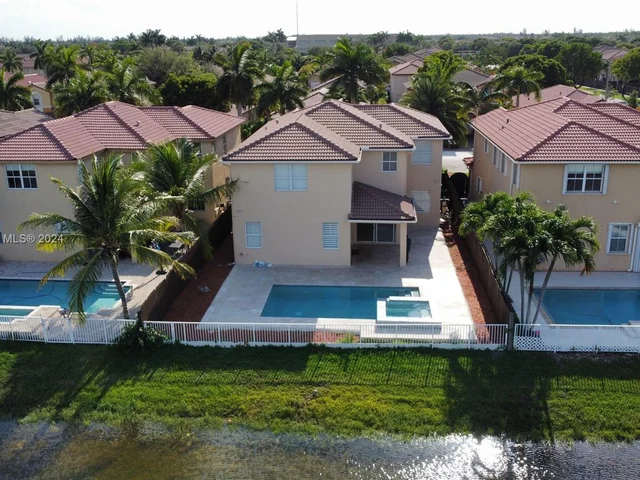 8551 NW 110th Ave, Doral FL 33178