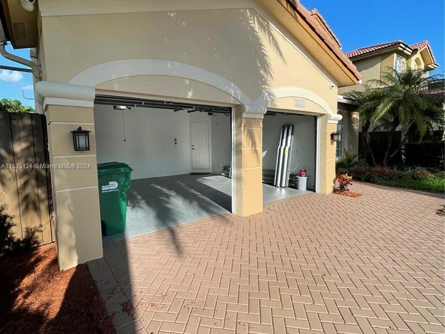 8551 NW 110th Ave, Doral FL 33178