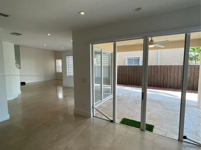 8551 NW 110th Ave, Doral FL 33178