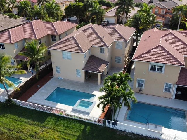 8551 NW 110th Ave, Doral FL 33178