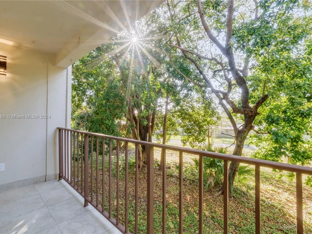 9250 Fontainebleau Blvd # 204, Miami FL 33172