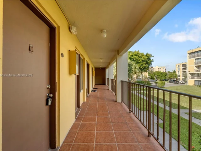 9250 Fontainebleau Blvd # 204, Miami FL 33172
