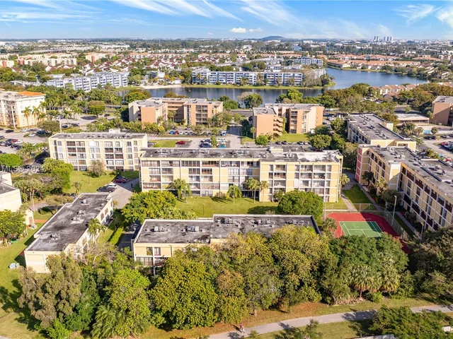 9250 Fontainebleau Blvd # 204, Miami FL 33172